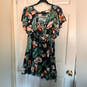 Floral short dress. Size large
